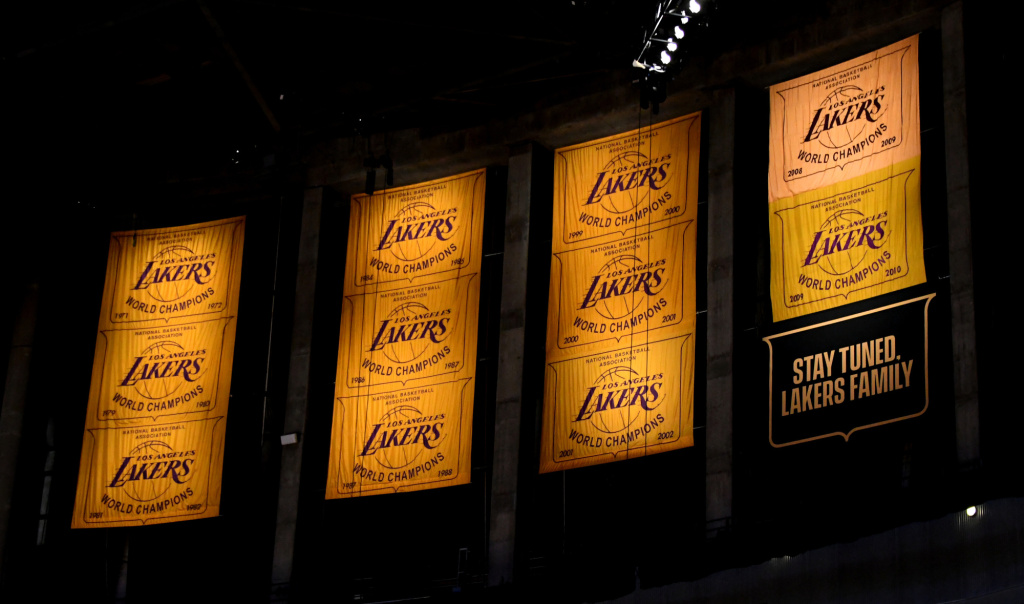 Jeanie Buss: Lakers to unveil championship banner on May 12