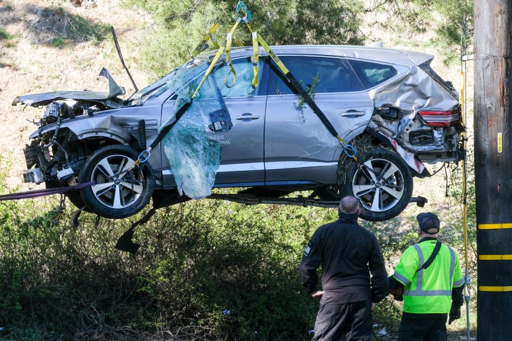 Tiger Woods was disoriented in a manner consistent with shock following California crash, police report says