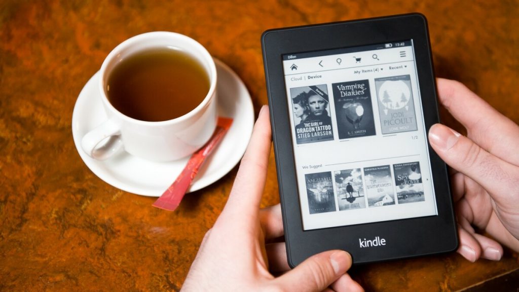 Have an older Kindle? It might lose cellular internet access in December.