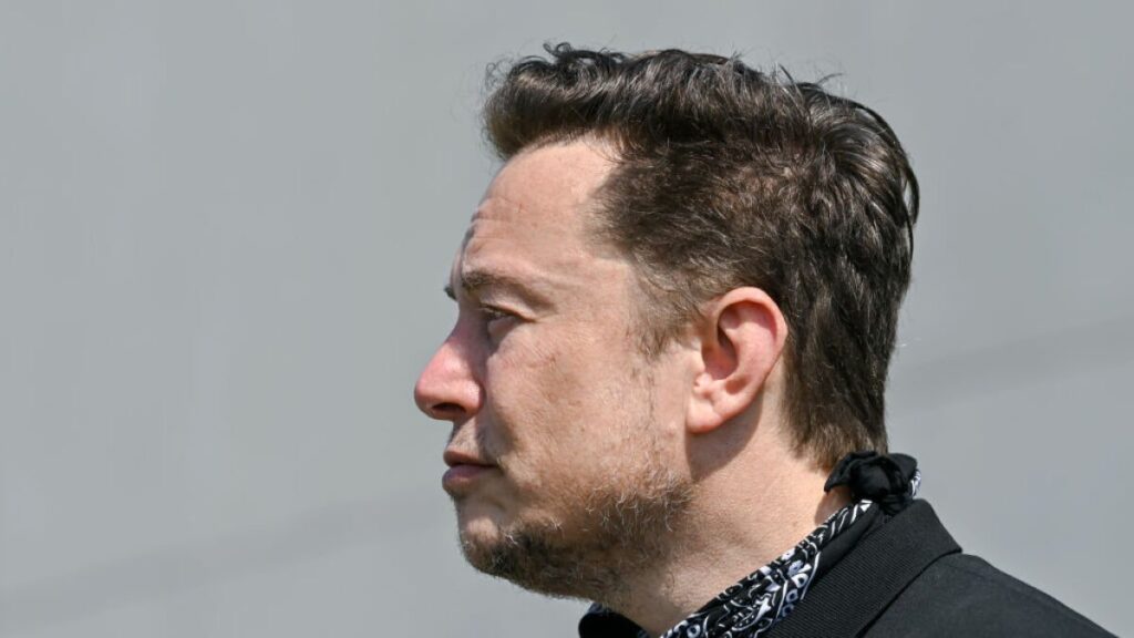 Elon Musk says he’s thinking about building his own Twitter