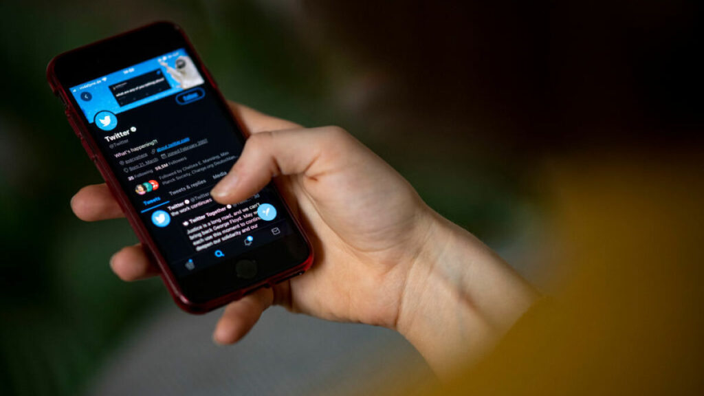 Twitter makes it easy to swipe away from its annoying algorithm-fueled timeline