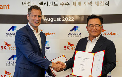 Ascend Elements CEO Mike O’Kronley (left) and SK ecoplant CEO Park Kyung-il (right) meet during a signing ceremony for SK's $50 million investment in the battery recycling and engineered materials firm on August 30, 2022.