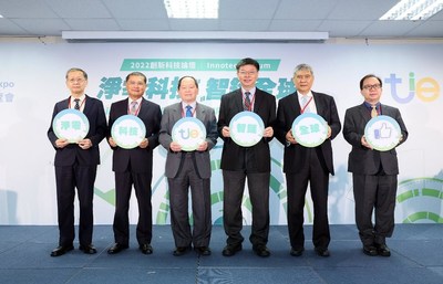 (start form left) Shyi-Chin Wang, President of China Steel Corporation (CSC), Richard, Tsu-Chin Lee, Chairman of Taiwan Electrical and Electronic Manufacturers’ Association (TEEMA), IDB Secretary General Chung-Pin Chou, Executive Vice President of Industrial Technology Research Institute (ITRI) Alex Y.M. Peng, Yancey Hai, Chairman of Delta Electronics, Peng-Yu Wang, Chairman of Intellectual Property Innovation Corporation (IPIC).