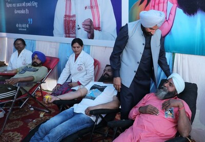 NID Chief Patron and Chancellor Chandigarh University Satnam Singh Sandhu interacting with the volunteers during the Blood Donation Camp at Varanasi